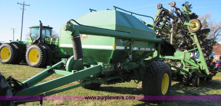 image for item B2138 John Deere 1850 42' air disk drill with John Deere 787 air commodity cart