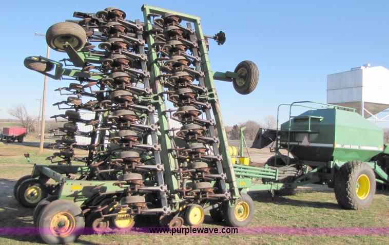 image for item B2138 John Deere 1850 42' air disk drill with John Deere 787 air commodity cart