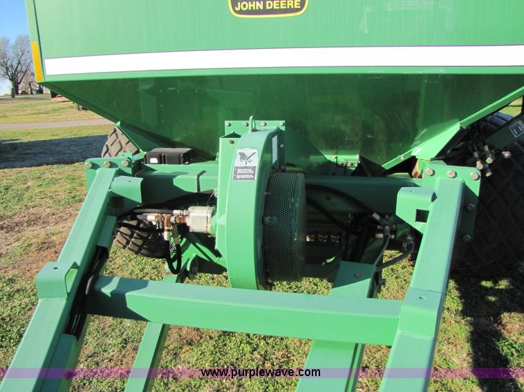 image for item B2138 John Deere 1850 42' air disk drill with John Deere 787 air commodity cart