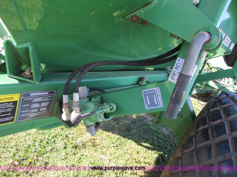 image for item B2138 John Deere 1850 42' air disk drill with John Deere 787 air commodity cart