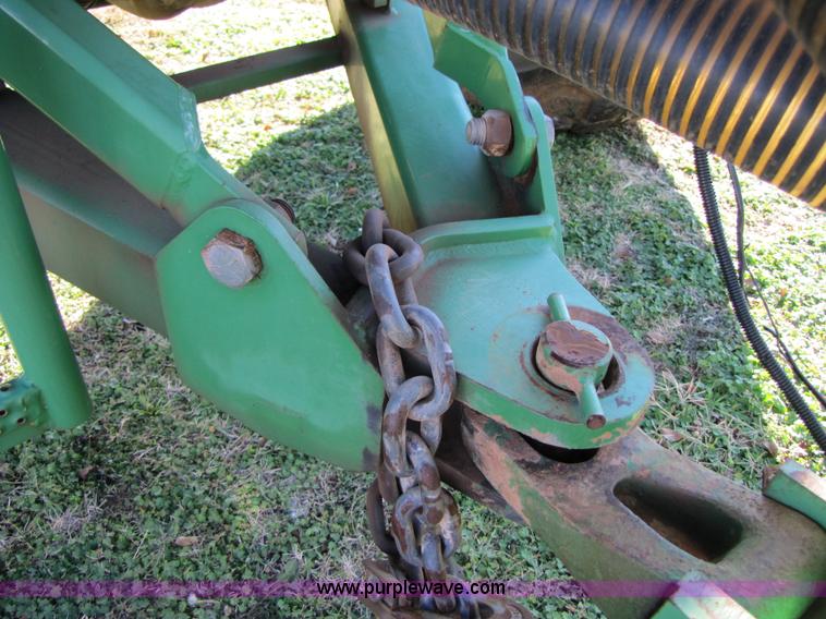 image for item B2138 John Deere 1850 42' air disk drill with John Deere 787 air commodity cart