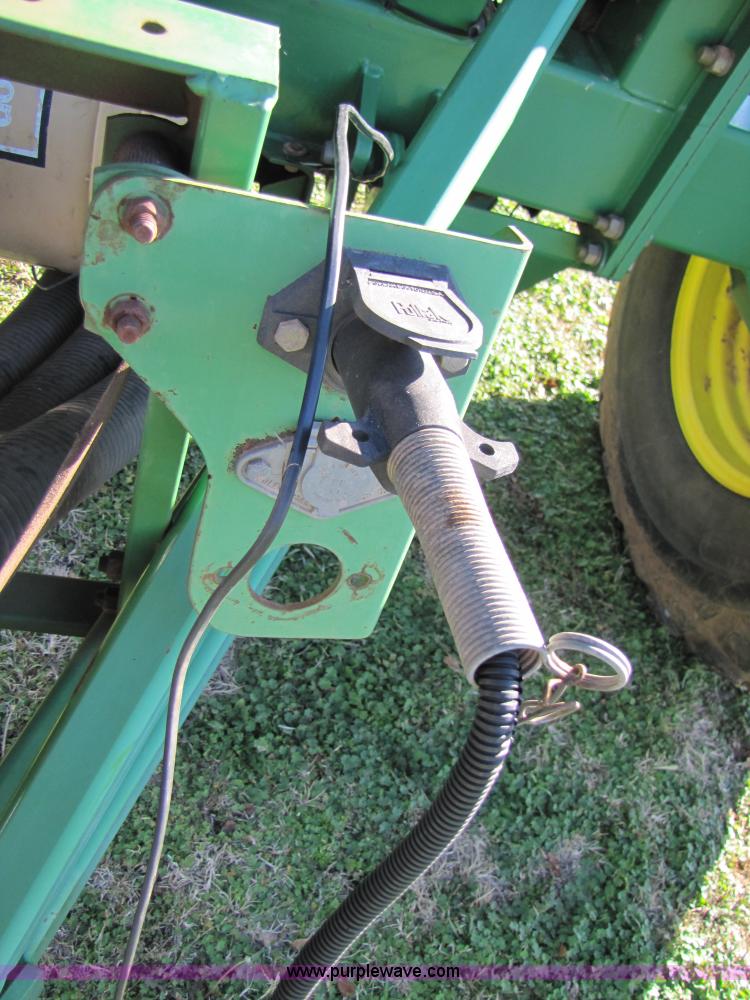 image for item B2138 John Deere 1850 42' air disk drill with John Deere 787 air commodity cart