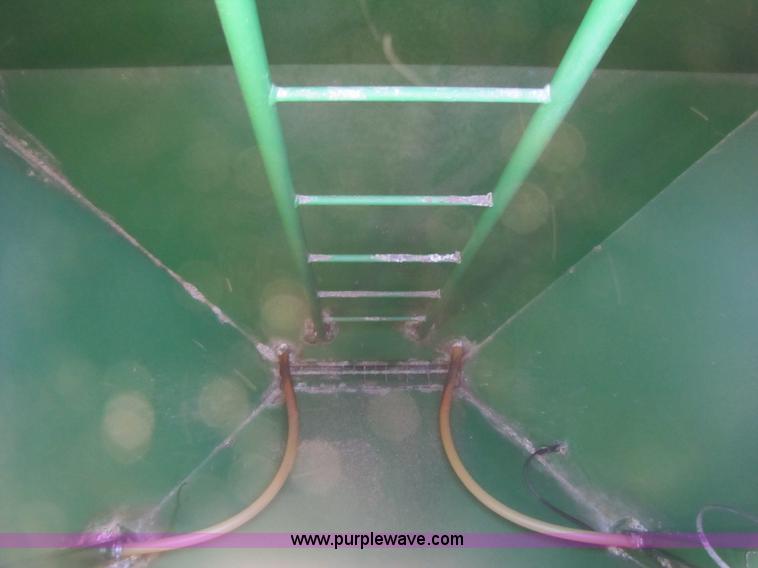 image for item B2138 John Deere 1850 42' air disk drill with John Deere 787 air commodity cart