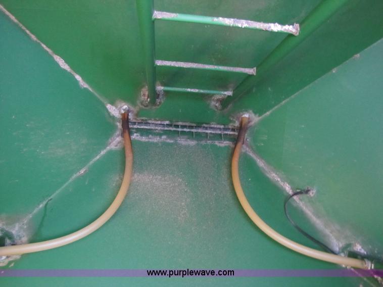 image for item B2138 John Deere 1850 42' air disk drill with John Deere 787 air commodity cart