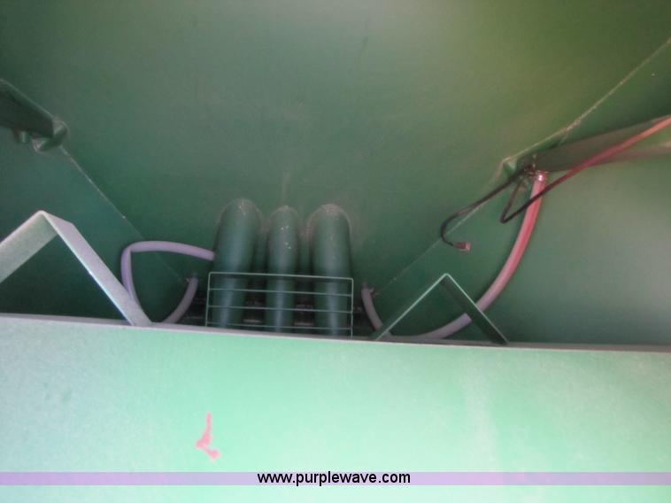 image for item B2138 John Deere 1850 42' air disk drill with John Deere 787 air commodity cart