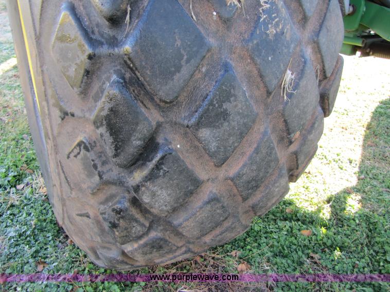 image for item B2138 John Deere 1850 42' air disk drill with John Deere 787 air commodity cart