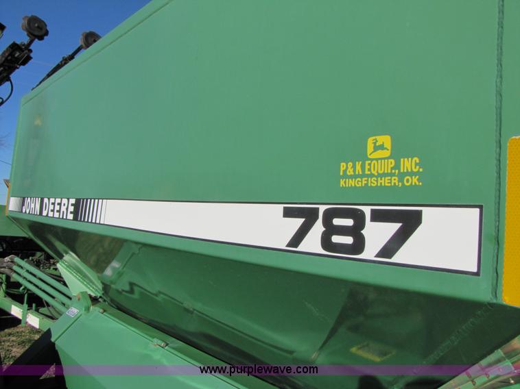 image for item B2138 John Deere 1850 42' air disk drill with John Deere 787 air commodity cart