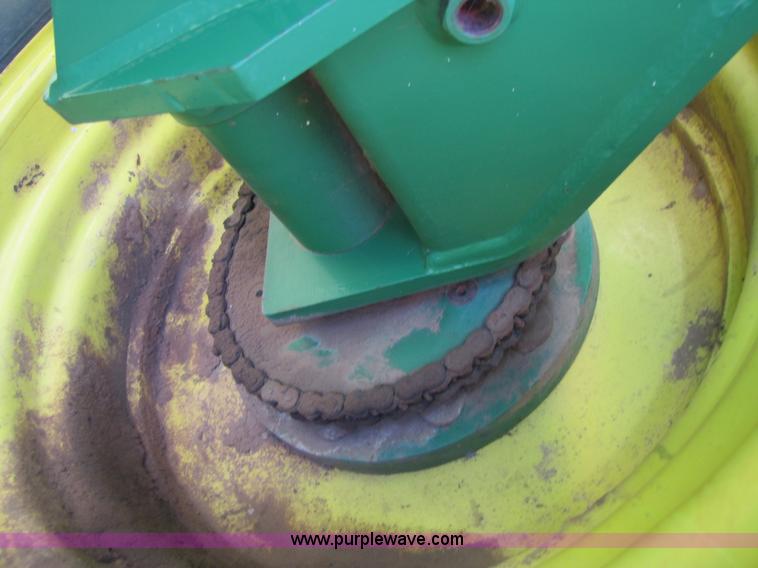 image for item B2138 John Deere 1850 42' air disk drill with John Deere 787 air commodity cart