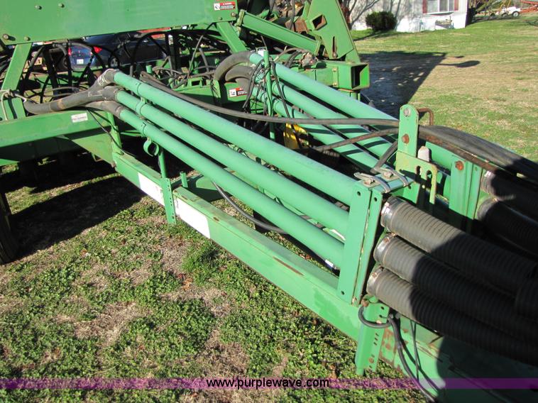image for item B2138 John Deere 1850 42' air disk drill with John Deere 787 air commodity cart