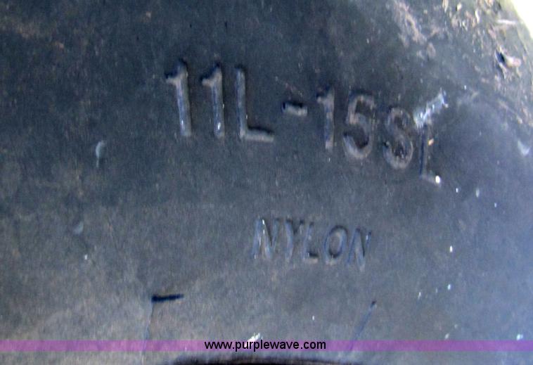 image for item B2138 John Deere 1850 42' air disk drill with John Deere 787 air commodity cart