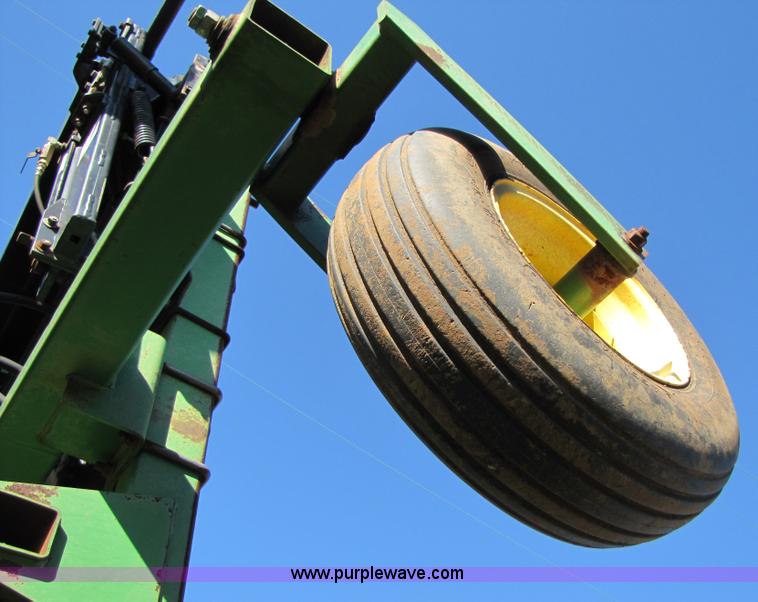 image for item B2138 John Deere 1850 42' air disk drill with John Deere 787 air commodity cart