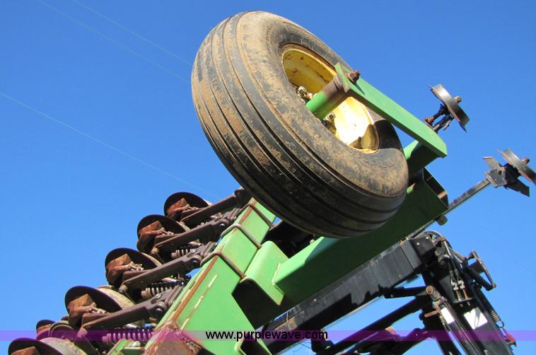image for item B2138 John Deere 1850 42' air disk drill with John Deere 787 air commodity cart