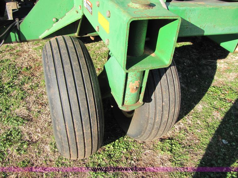 image for item B2138 John Deere 1850 42' air disk drill with John Deere 787 air commodity cart