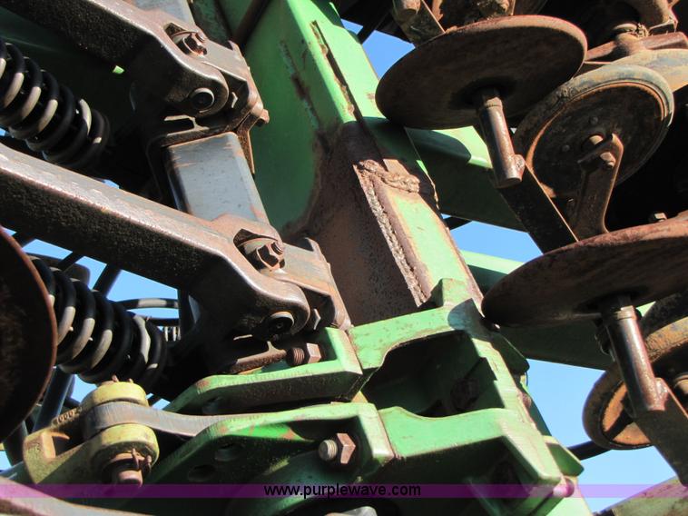 image for item B2138 John Deere 1850 42' air disk drill with John Deere 787 air commodity cart