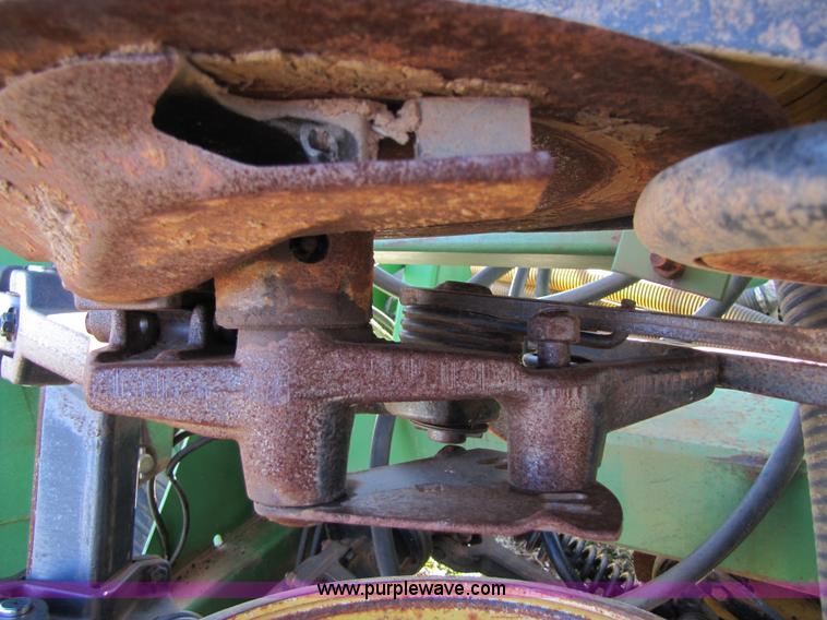 image for item B2138 John Deere 1850 42' air disk drill with John Deere 787 air commodity cart