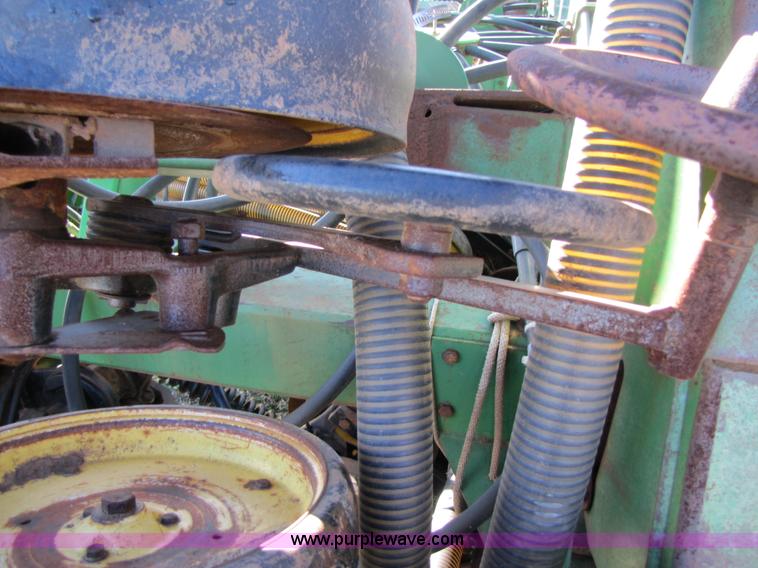 image for item B2138 John Deere 1850 42' air disk drill with John Deere 787 air commodity cart