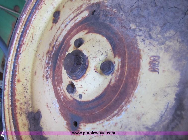 image for item B2138 John Deere 1850 42' air disk drill with John Deere 787 air commodity cart