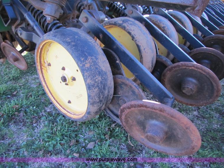 image for item B2138 John Deere 1850 42' air disk drill with John Deere 787 air commodity cart