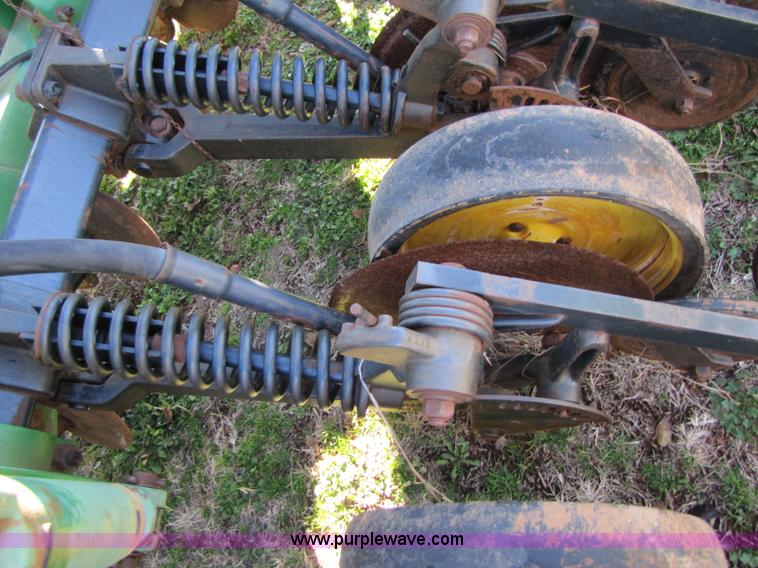 image for item B2138 John Deere 1850 42' air disk drill with John Deere 787 air commodity cart