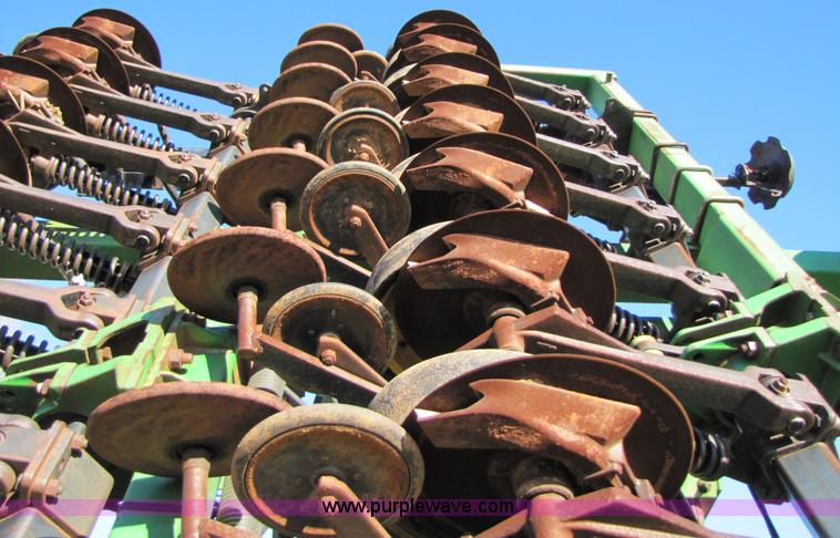 image for item B2138 John Deere 1850 42' air disk drill with John Deere 787 air commodity cart