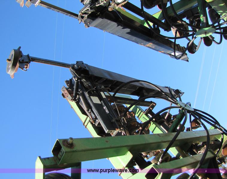 image for item B2138 John Deere 1850 42' air disk drill with John Deere 787 air commodity cart