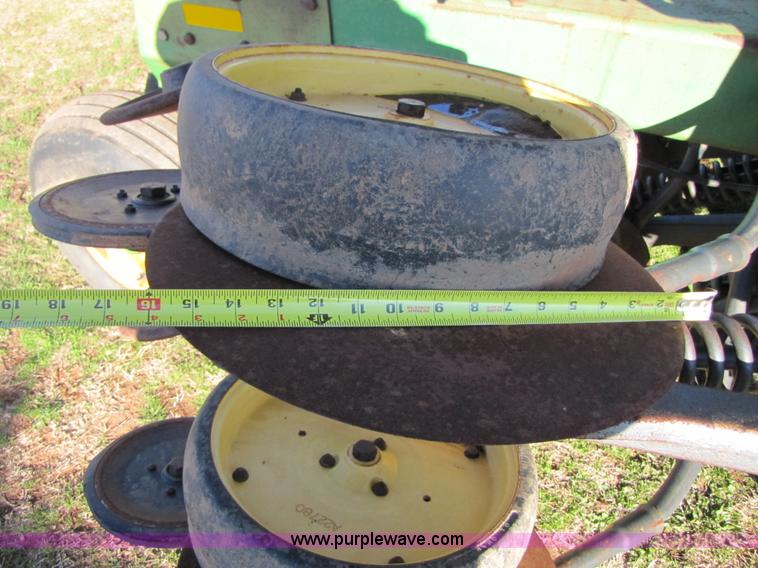 image for item B2138 John Deere 1850 42' air disk drill with John Deere 787 air commodity cart