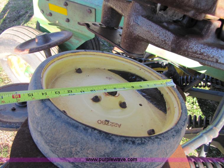 image for item B2138 John Deere 1850 42' air disk drill with John Deere 787 air commodity cart