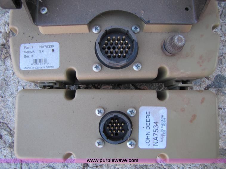 image for item B2138 John Deere 1850 42' air disk drill with John Deere 787 air commodity cart