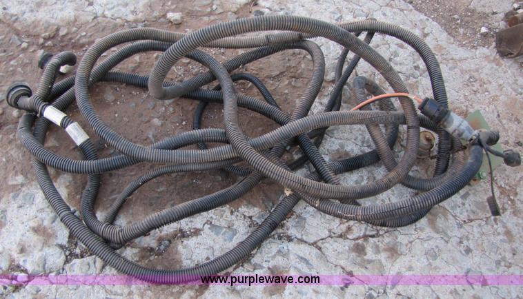 image for item B2138 John Deere 1850 42' air disk drill with John Deere 787 air commodity cart