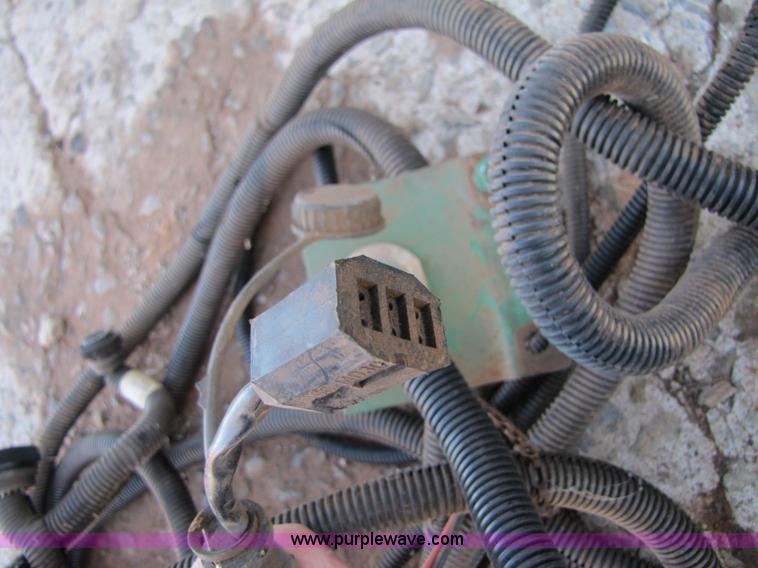 image for item B2138 John Deere 1850 42' air disk drill with John Deere 787 air commodity cart