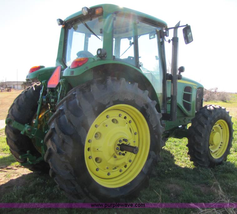 image for item B2139 2009 John Deere 7330 Premium MFWD tractor