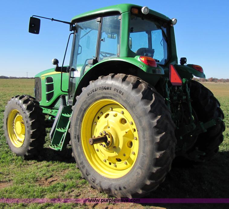 image for item B2139 2009 John Deere 7330 Premium MFWD tractor