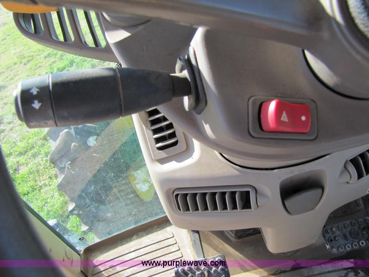 image for item B2139 2009 John Deere 7330 Premium MFWD tractor