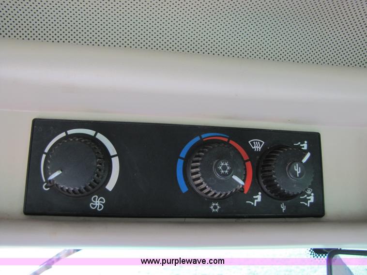 image for item B2139 2009 John Deere 7330 Premium MFWD tractor