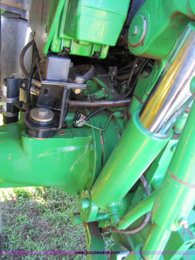 image for item B2139 2009 John Deere 7330 Premium MFWD tractor