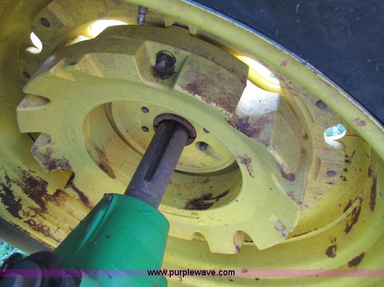 image for item B2139 2009 John Deere 7330 Premium MFWD tractor