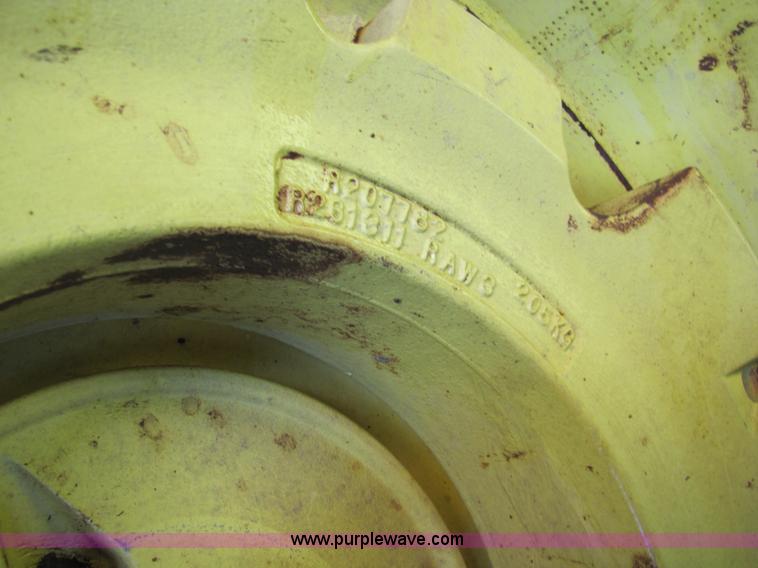 image for item B2139 2009 John Deere 7330 Premium MFWD tractor