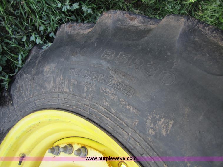 image for item B2139 2009 John Deere 7330 Premium MFWD tractor