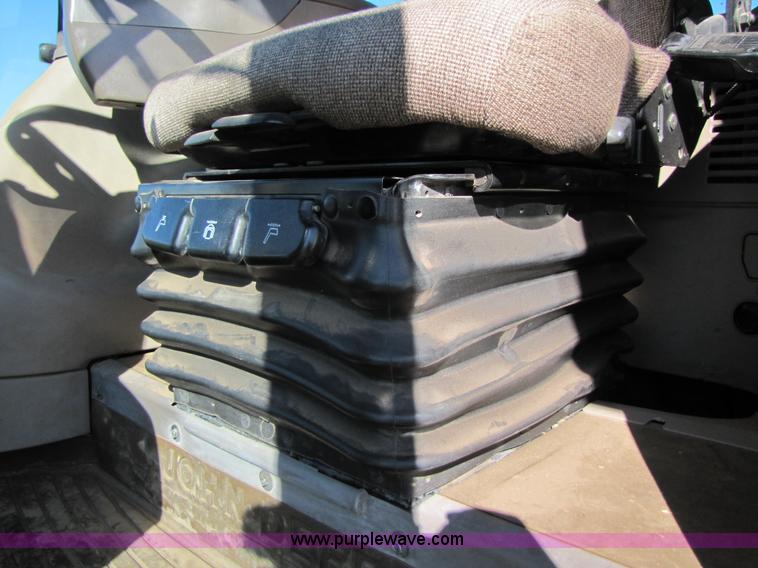 image for item B2139 2009 John Deere 7330 Premium MFWD tractor