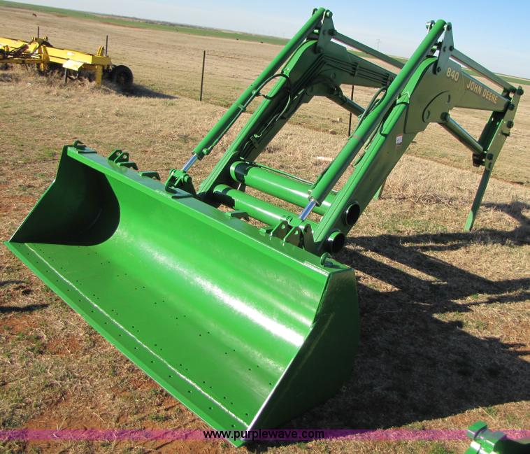 image for item B2141 John Deere 840 loader