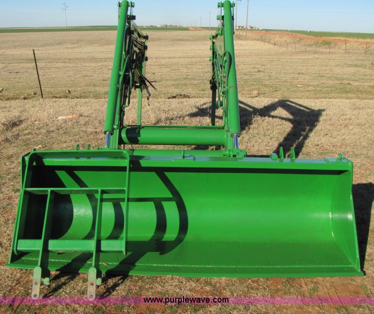 image for item B2141 John Deere 840 loader