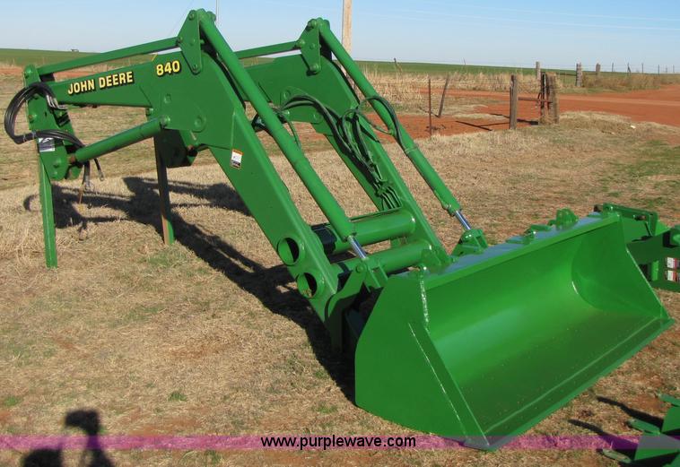 image for item B2141 John Deere 840 loader