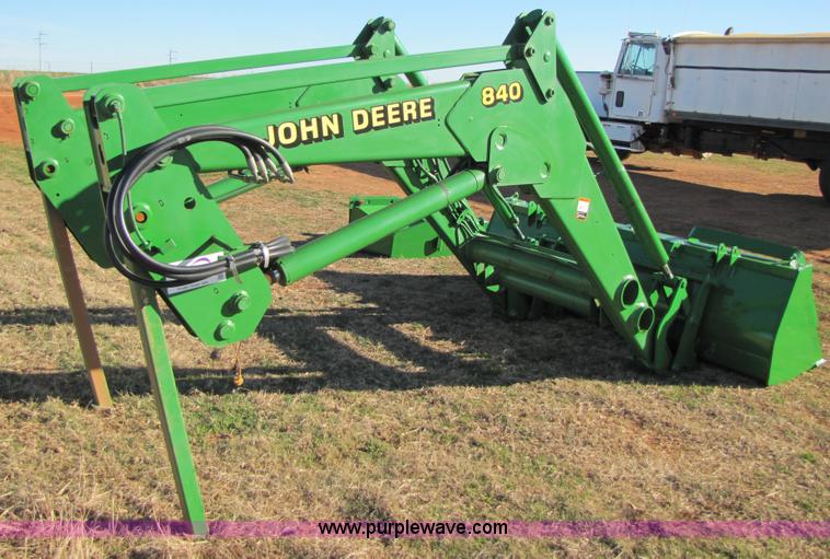 image for item B2141 John Deere 840 loader