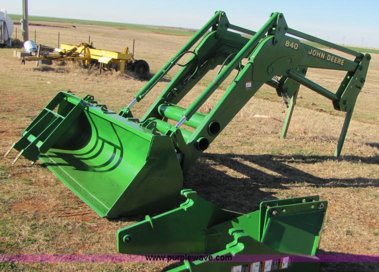 image for item B2141 John Deere 840 loader