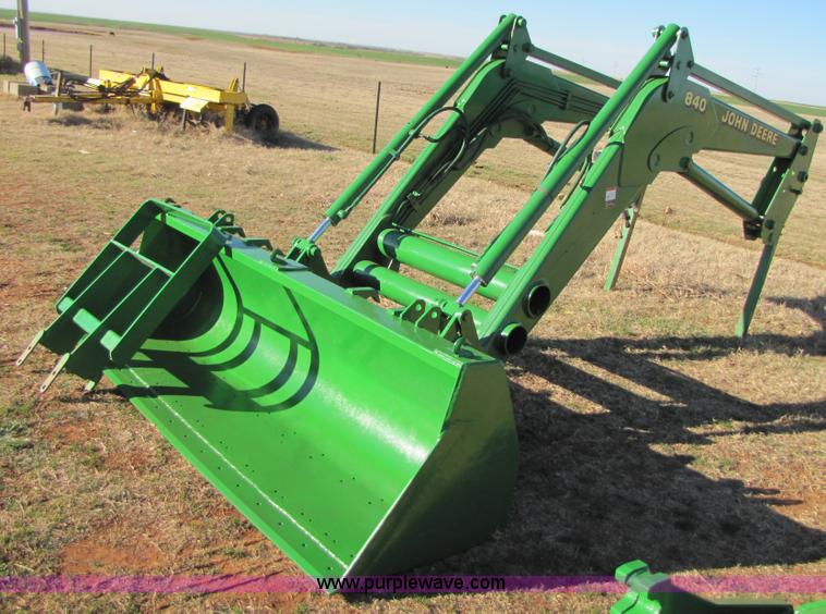 image for item B2141 John Deere 840 loader