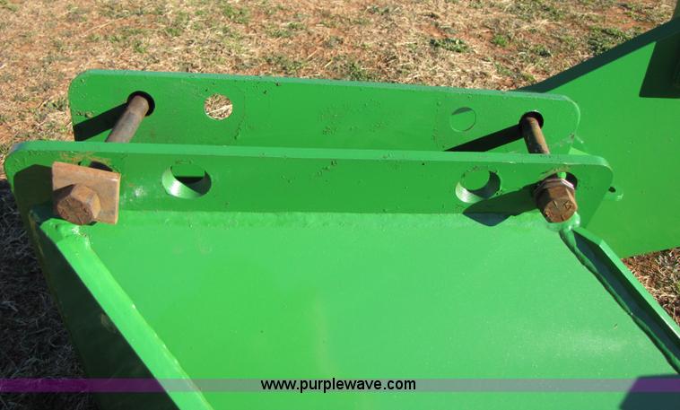 image for item B2141 John Deere 840 loader