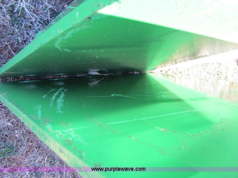 image for item B2141 John Deere 840 loader