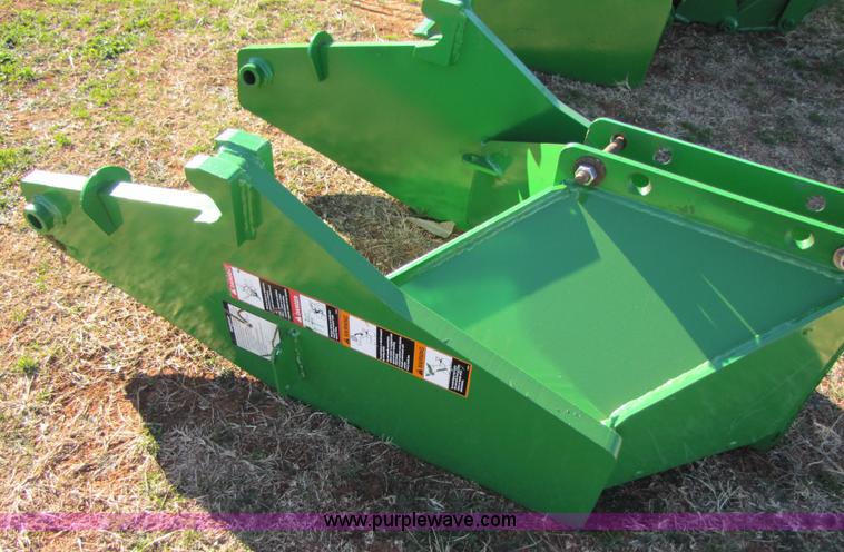 image for item B2141 John Deere 840 loader