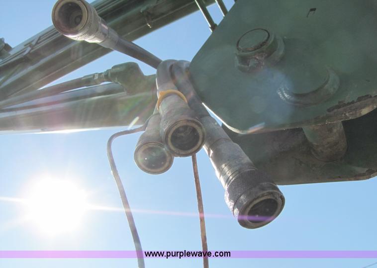 image for item B2141 John Deere 840 loader