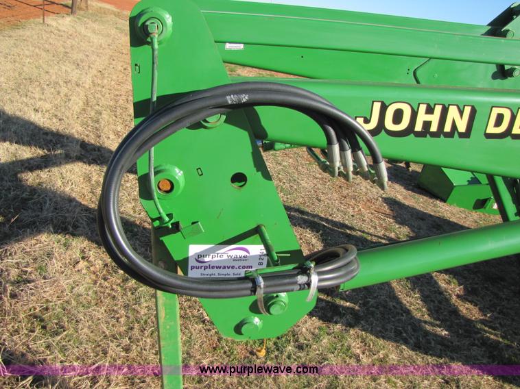 image for item B2141 John Deere 840 loader